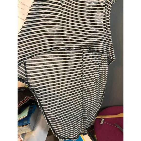 Torrid size 3 black white striped cold shoulder knit shirt blouse - Picture 2 of 4
